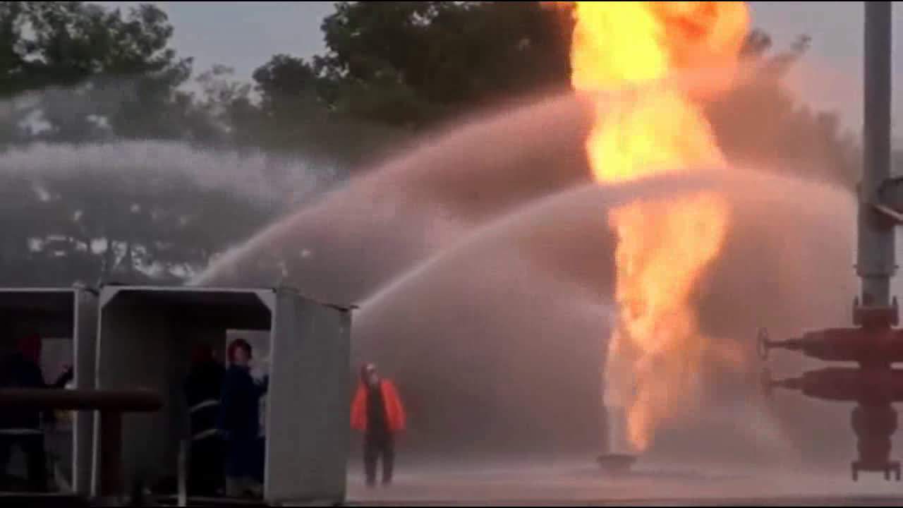 消防車消防水炮噴水滅火 消防車消防水炮噴水滅火